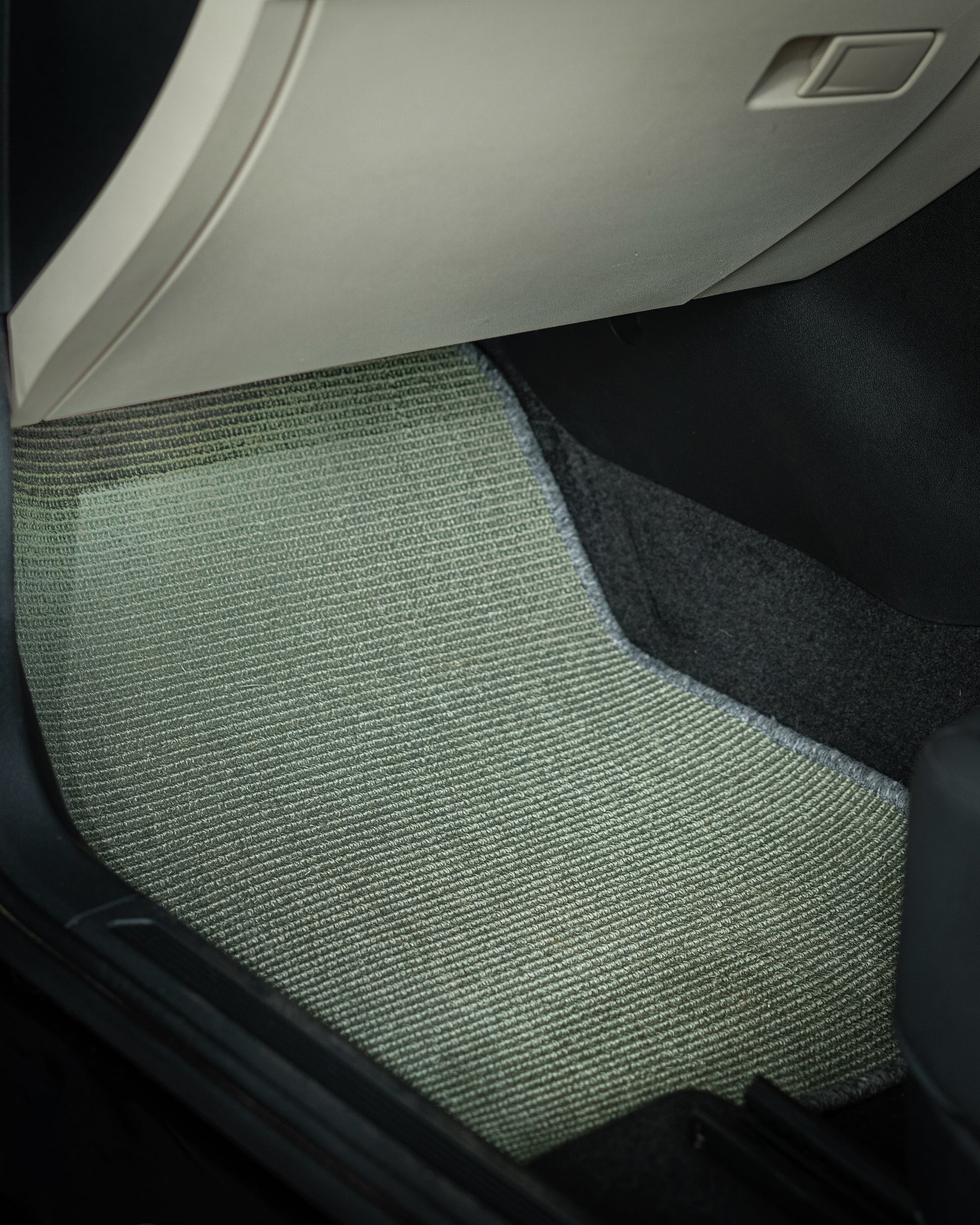 Nerova Silver Grey bouclé sisal mats fully installed — front and rear rows, silver grey natural sisal in car interior